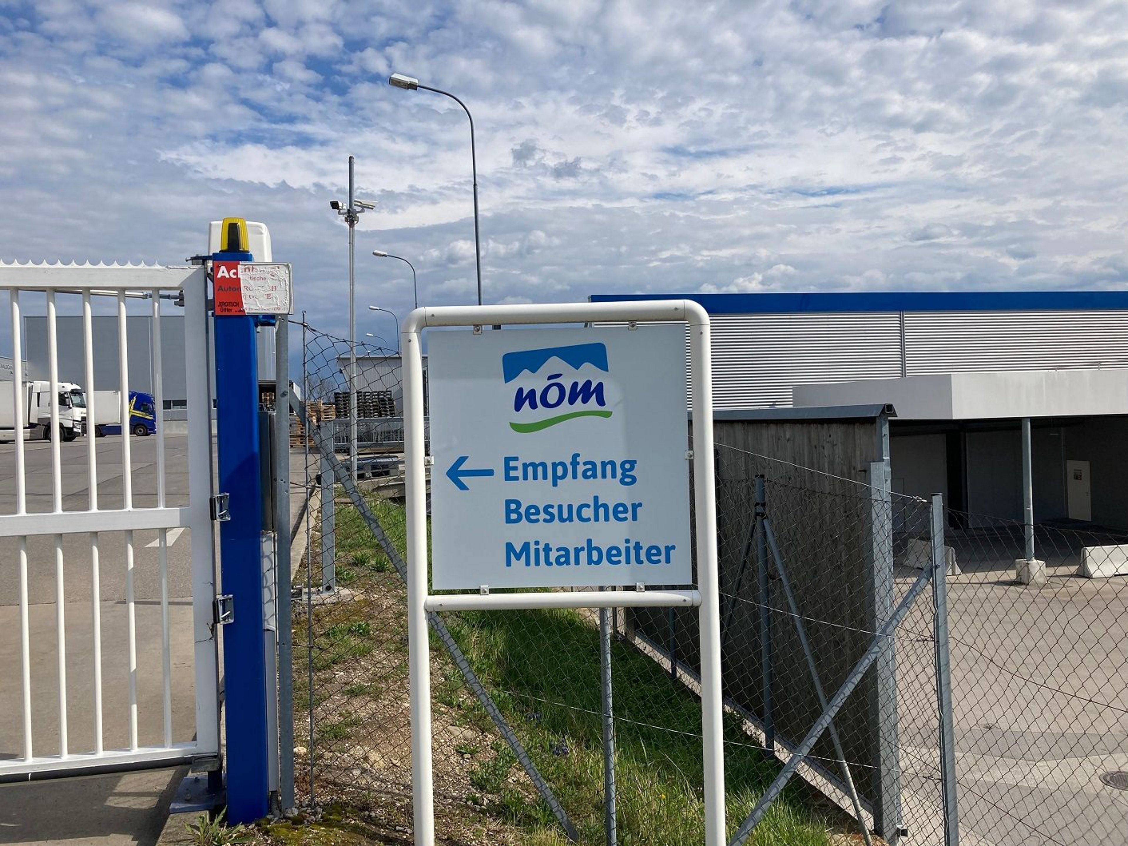Signage for industrial environment